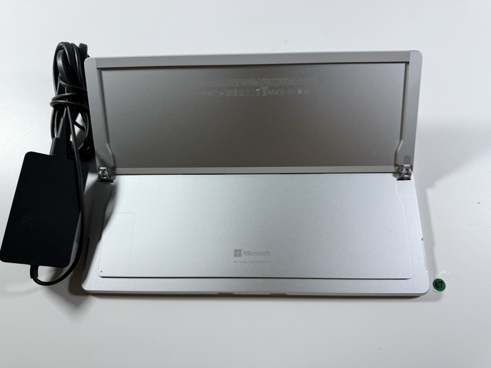 Microsoft Surface Pro 8 (1982) i5-1145G7 – 16GB RAM – 256GB 120Hz – Win 11 Pro