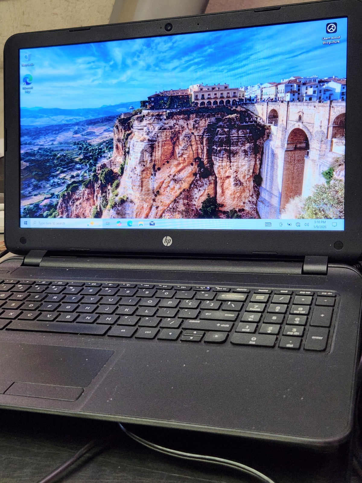 HP 15 Notebook PC AMD A8-7410 Radeon R5 2.20GHz 4GB RAM 500GB HDD Win 10/AC Pwr