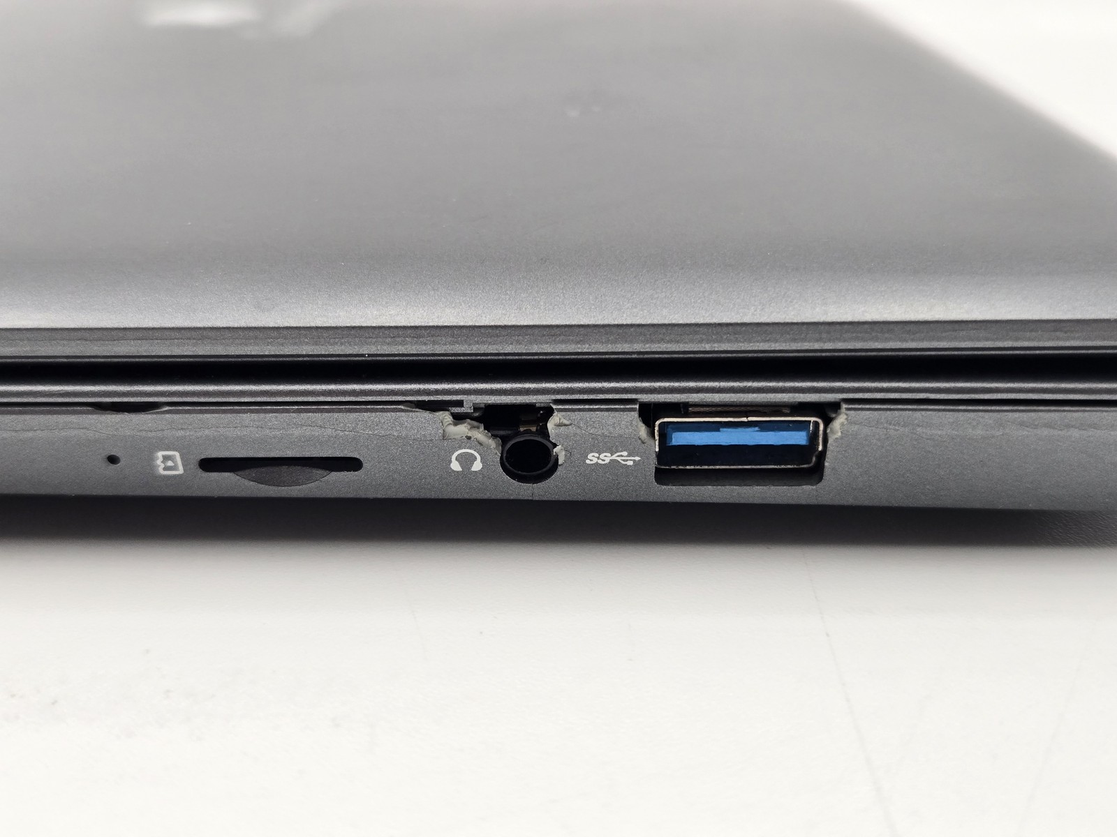 Gateway GWNC31514-BK 15.6″ i3-1115G4 Barebones Shell No RAM SSD POSTs AS-IS