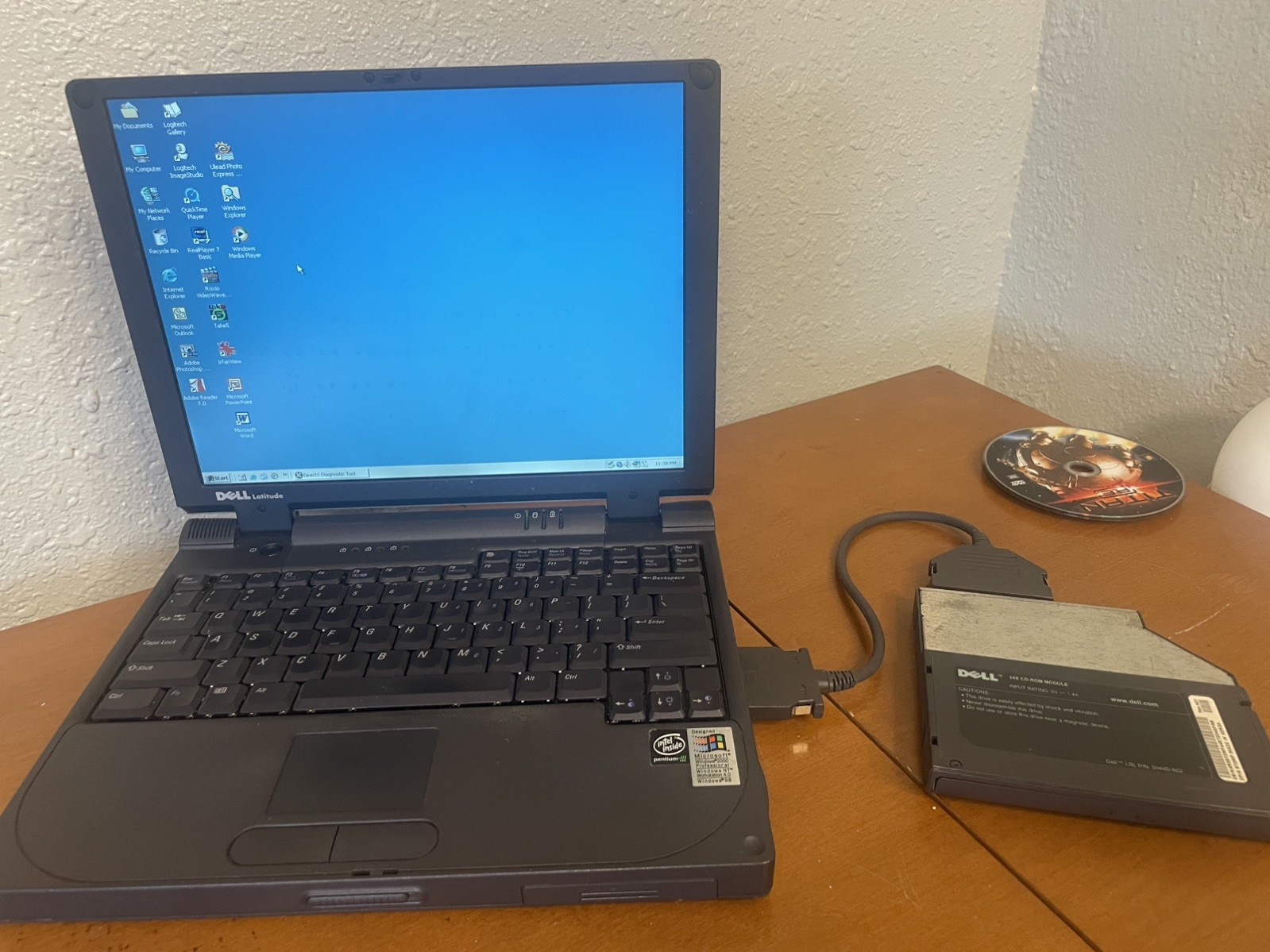 DELL LATITUDE CSX Pentium III 500 Mhz 256mb ram windows 2000 Laptop working