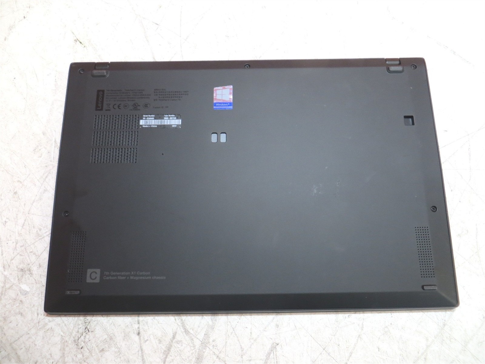Scratched LCD Lenovo ThinkPad X1 Carbon Gen 7 Intel i5-8265U 1.6GHz 8GB 256GB