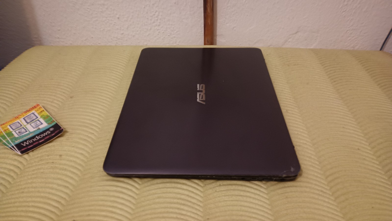 Asus VioBook UX303F 13.3″ FULLHD M-5Y10C 8gb 256gb ssd m2 win11