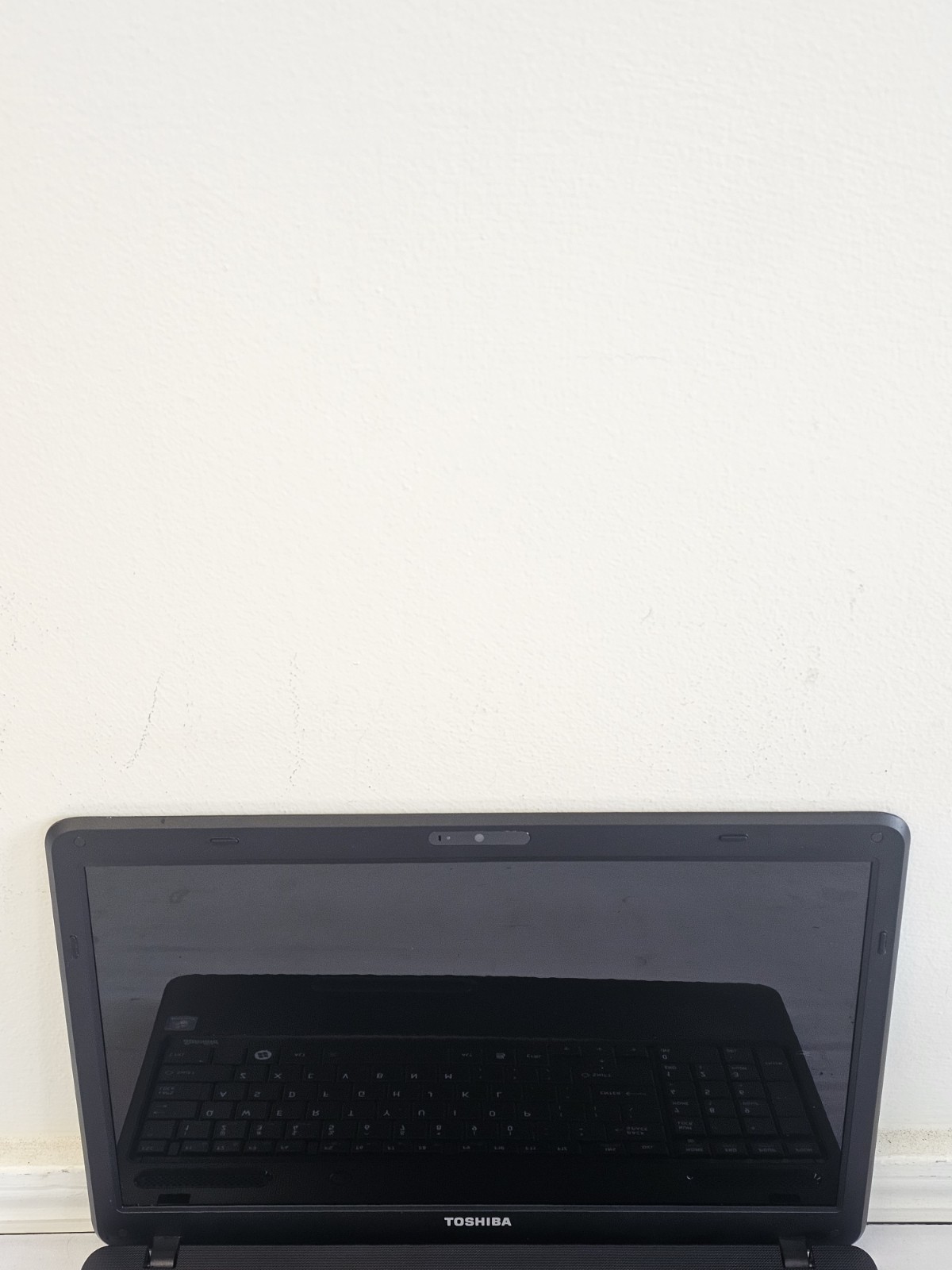 Toshiba Satellite C655D-S5300 Laptop – AMD E-300 – 4GB RAM – BAD BATT Parts READ