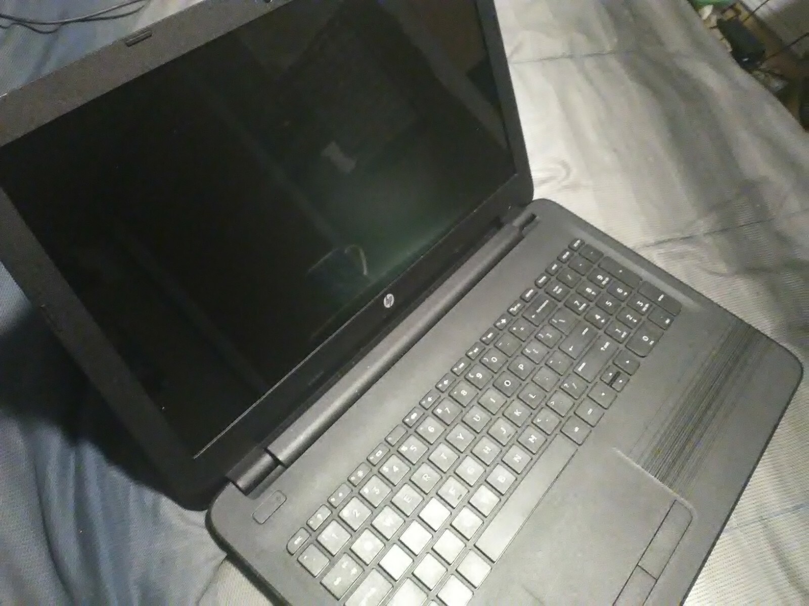 HP 15.6″ 15-ba015wm AMD E2 Quad Core 4gb RAM 500 GB HD Notebook Laptop PC. Works