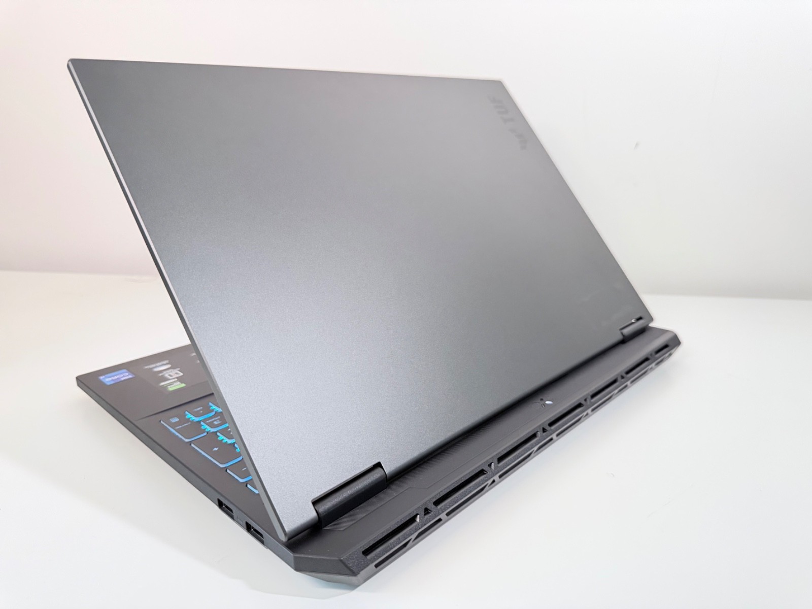 ASUS TUF F16 16″ Intel i7-14650HX /32GB/1TB SSD/RTX 5060 Gaming – FREE SHIPPING!