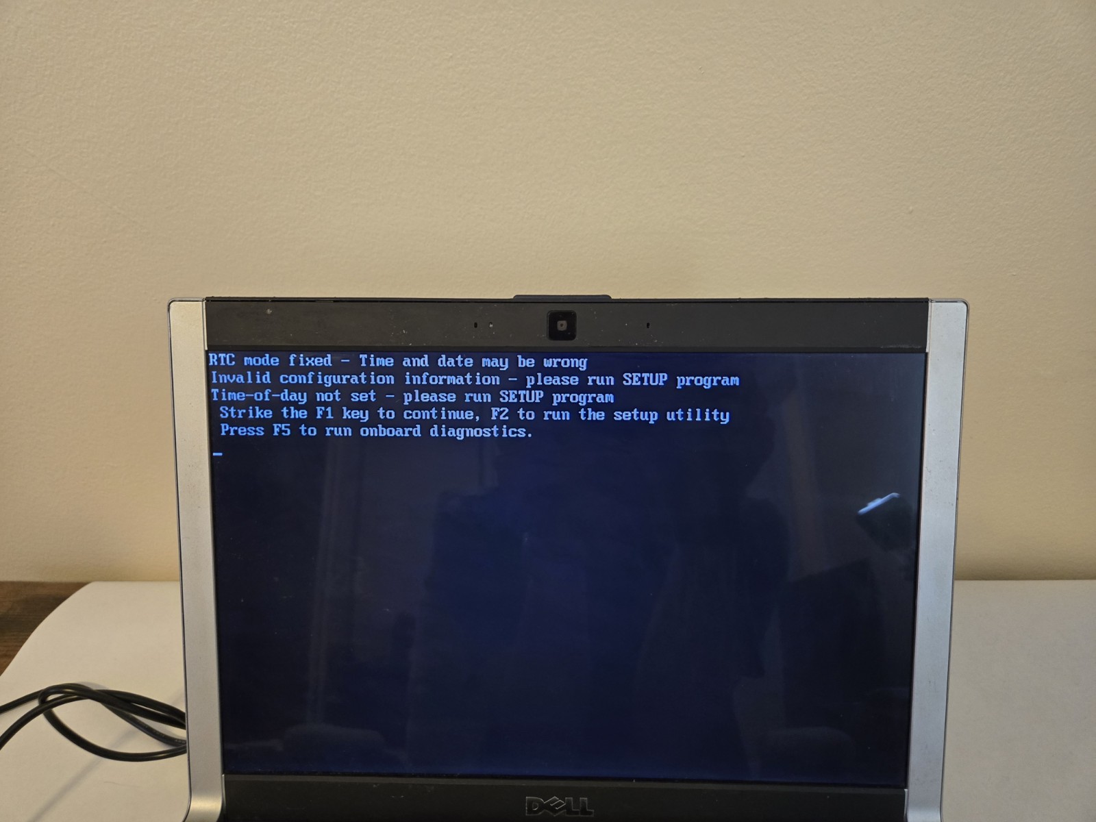 DELL XPS M1330, Intel Graphics, Core 2 Duo 1.66GHz 2GB Ram, 250gb Hdd, W-Vista