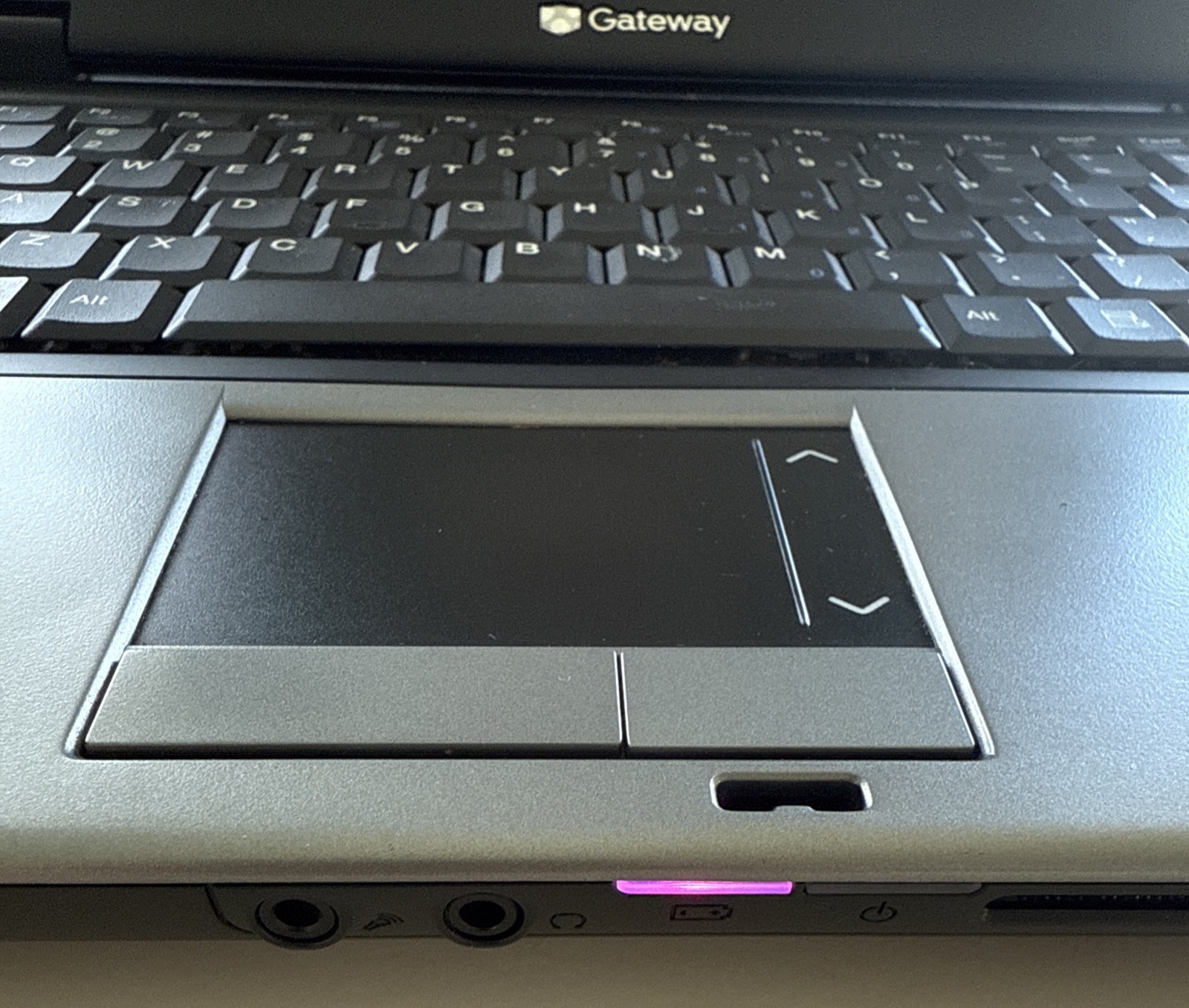 GATEWAY NX260X + Battery. Memory DDR2 256, no HDD, no Power Adapter. AS IS
