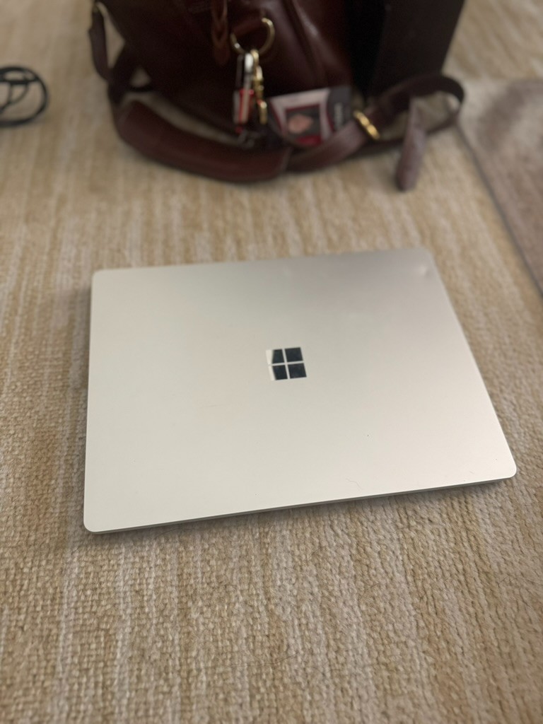 Windows Surface Laptop Go 1943