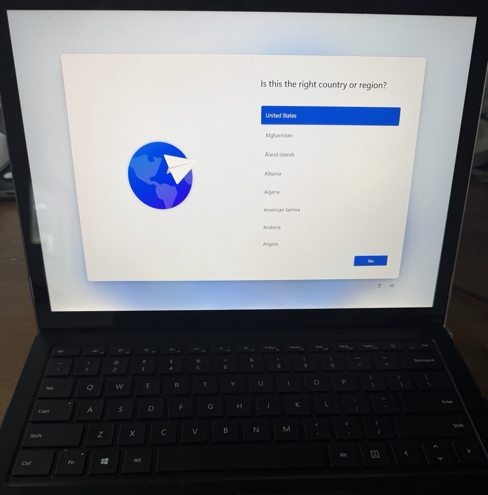 Microsoft Surface Laptop 4 13.5″ Touchscreen i7 Intel, 16GB Ram, 256GB SSD