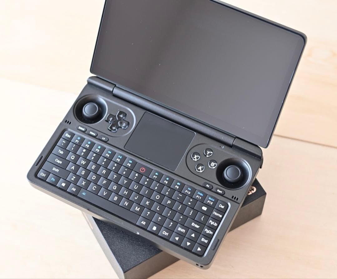 GPD WIN Mini Ryzen7-8840U 32GB SSD2TB