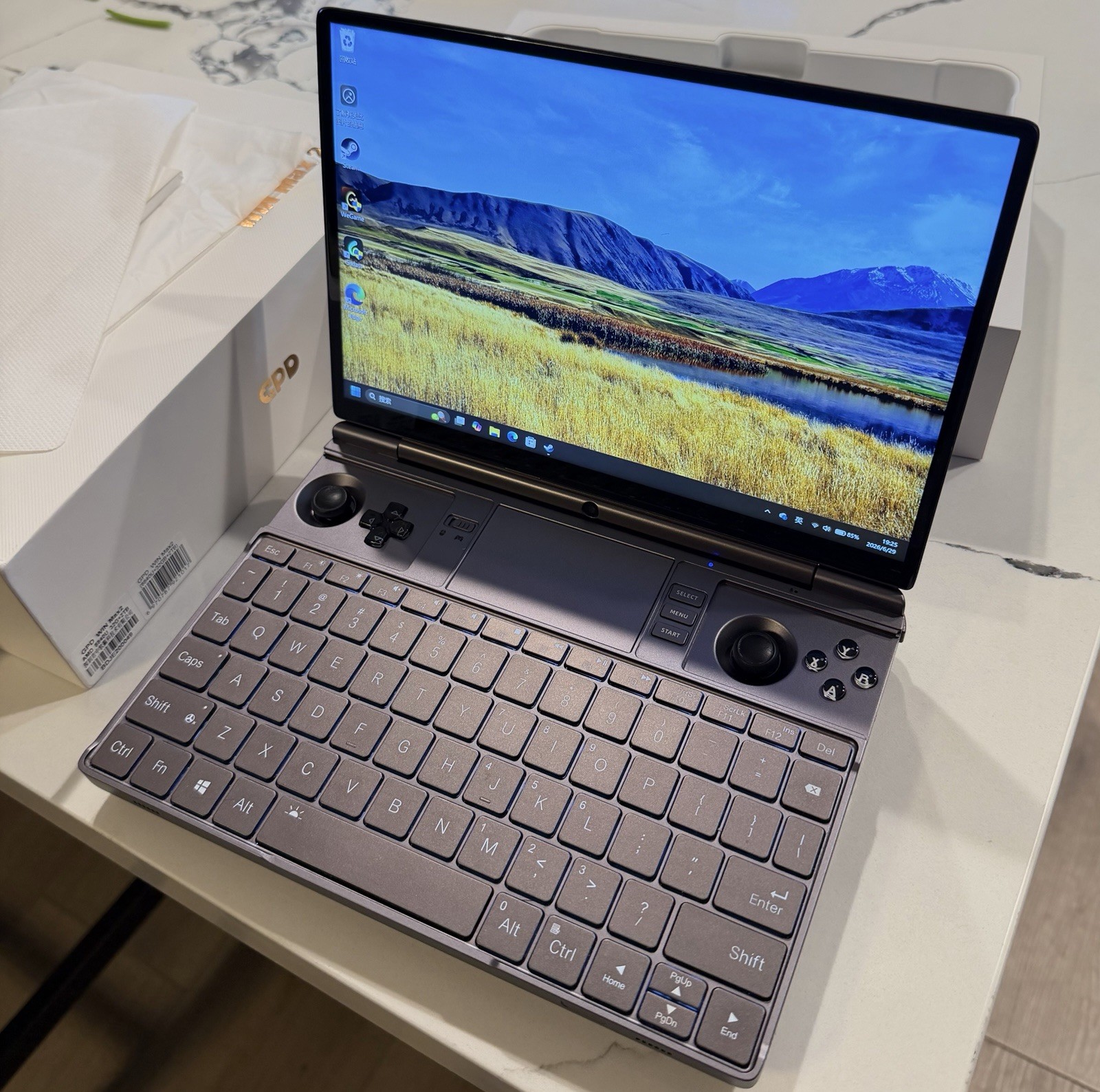 GPD Win Max 2 2024 10.1″ Ryzen 7 8840U 32GB RAM 2TB SSD Gray Windows