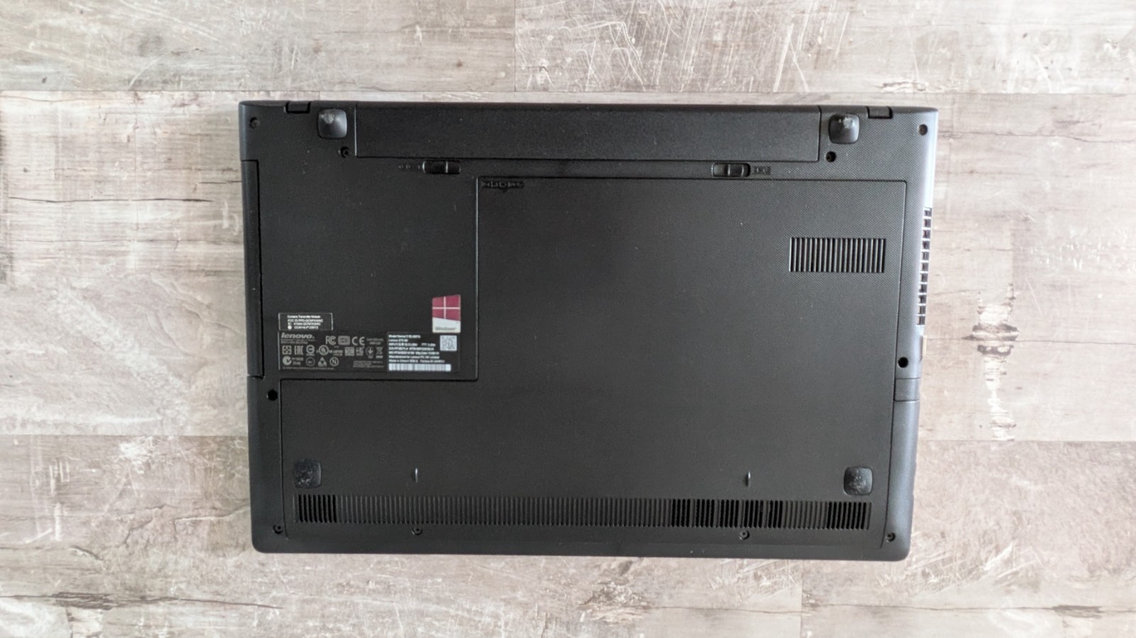 17.3” Lenovo Laptop Z70-80 – i7-5500U 2.40Ghz 8GB RAM – 1 TB SSHD – “as is”