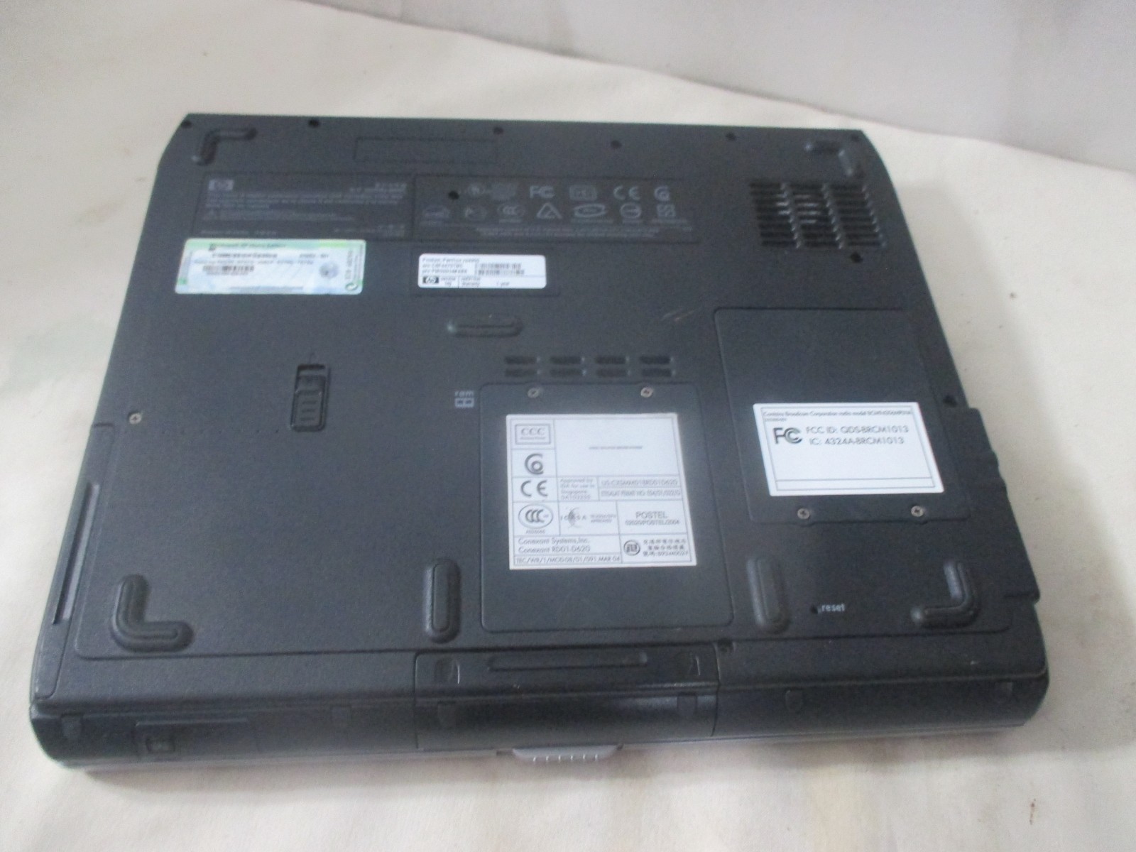 Vintage HP Pavilion Ze4900 1.4Ghz , 480GB ram, DVD, NO HDD, battery, AS IS