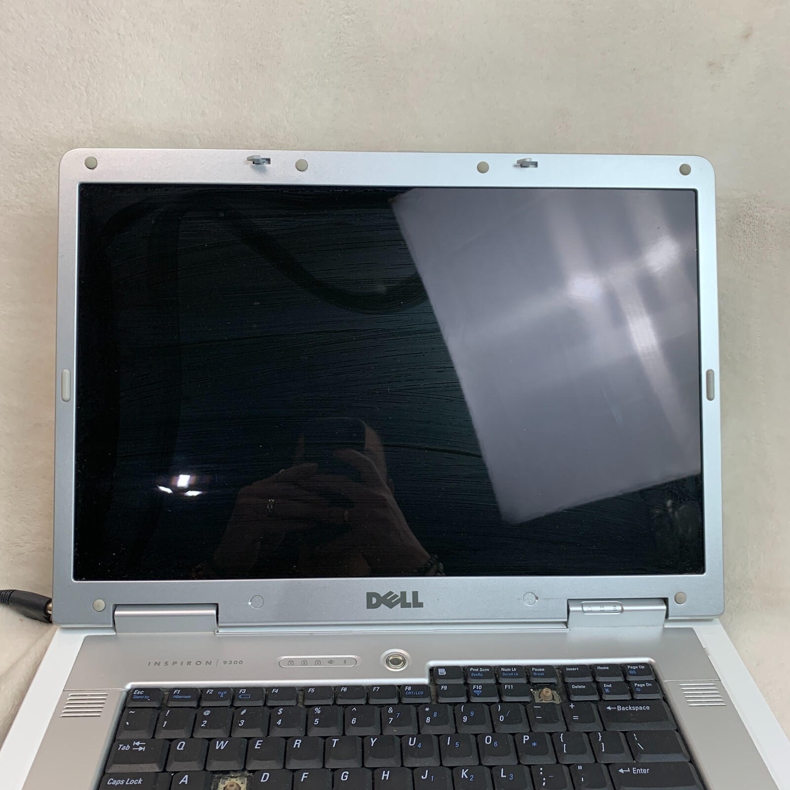 Dell Inspiron 9300 17″ Laptop Pentium M 2.0GHz 1GB RAM 100GB HDD XP (FOR PARTS)