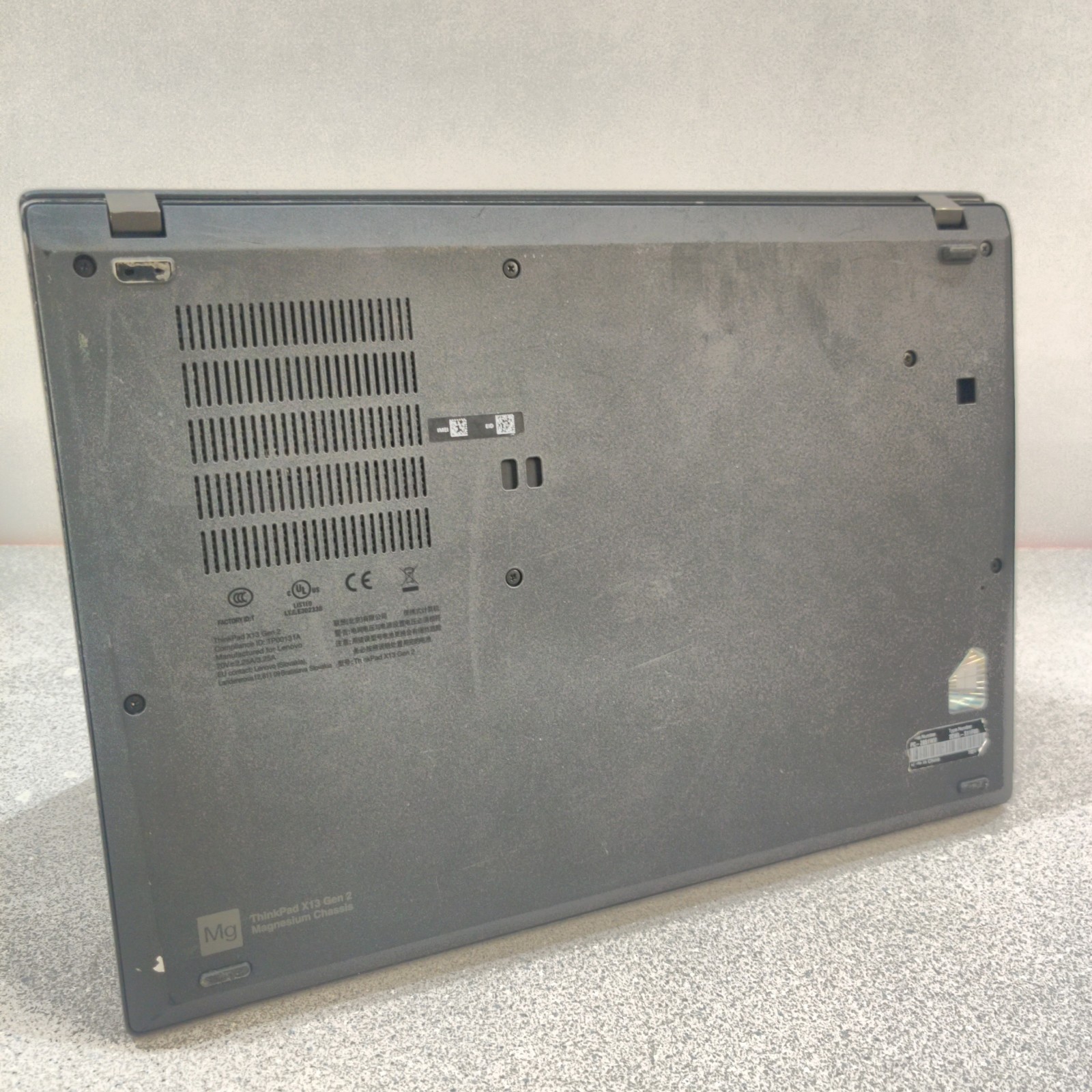 Lenovo ThinkPad X13 Gen 2 i7-1185G7 16GB NO SSD/OS/AC – CRACKED LCD FOR PARTS