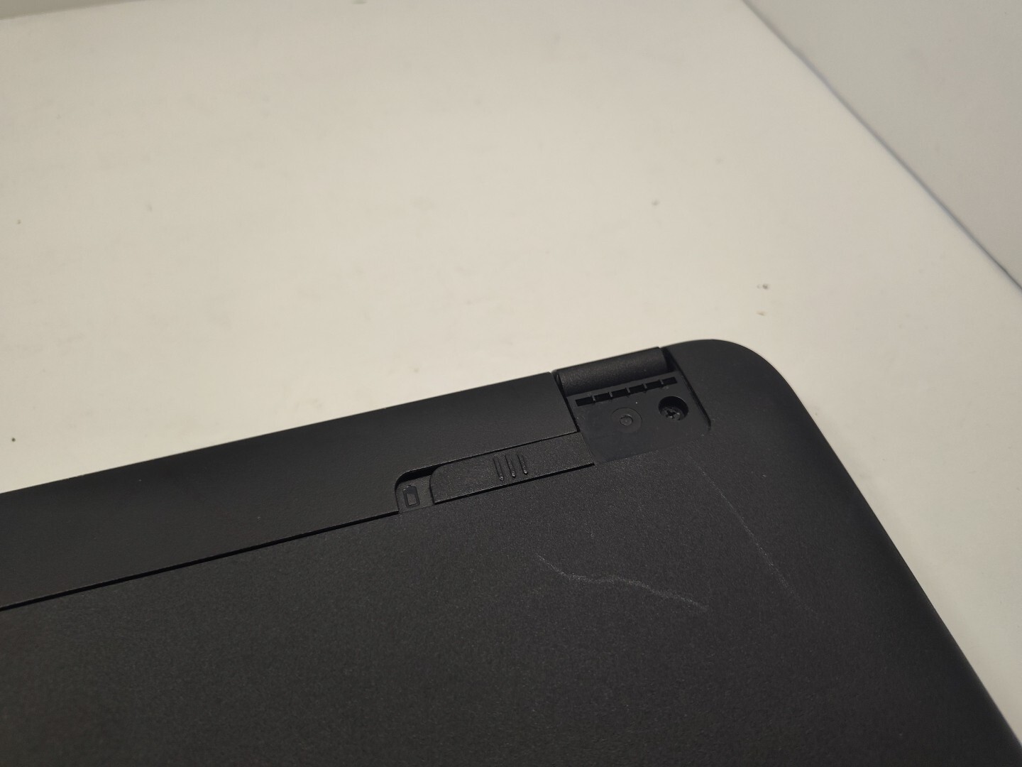 HP 15-AY009DX | INTEL CORE I3-6100U 2.30GHZ 250 GB SSD 6GB (READ DESCRIPTION)
