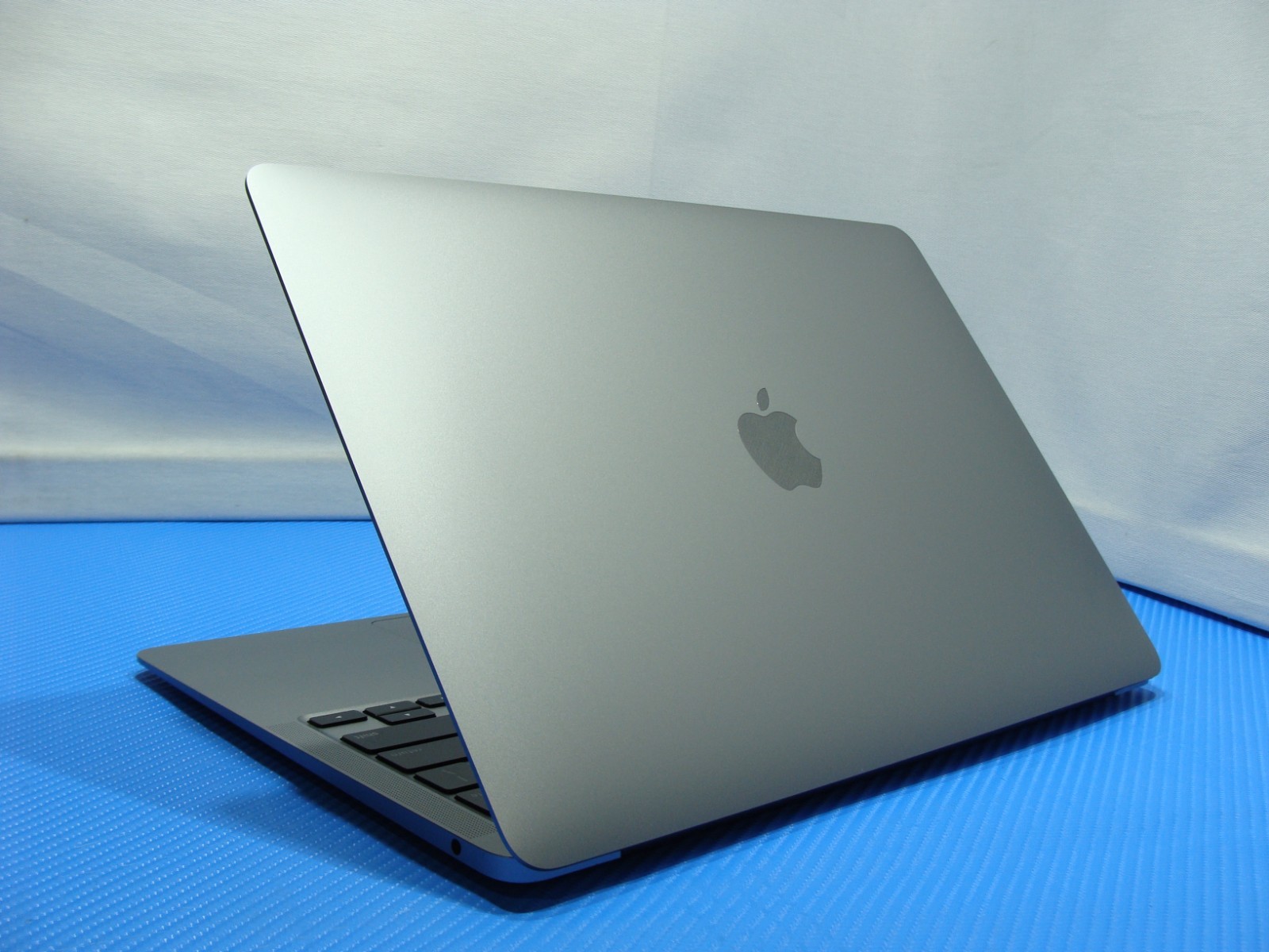 Apple MacBook Air A2337 13.3″ M1 2020 8CPU/7GPU 8GB 256GB OS Sequoia space gray