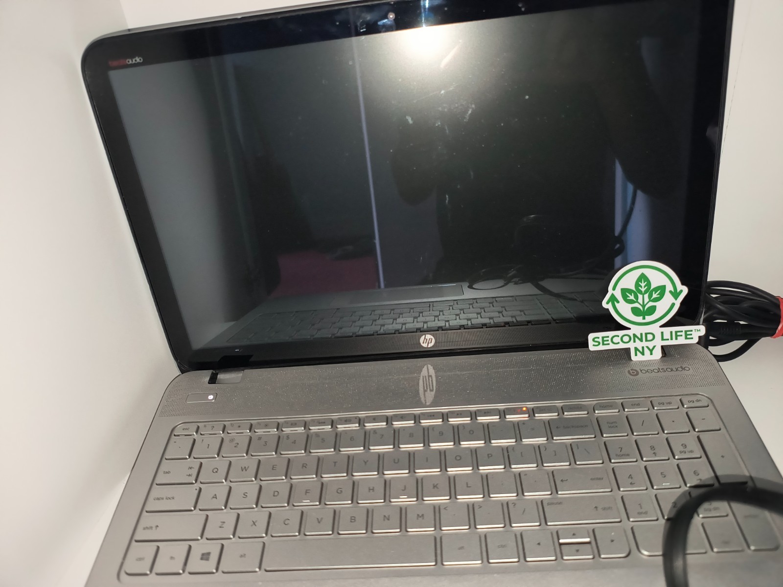 HP Envy M6-N010DX 4GB NO HDD, comes with battery & charger