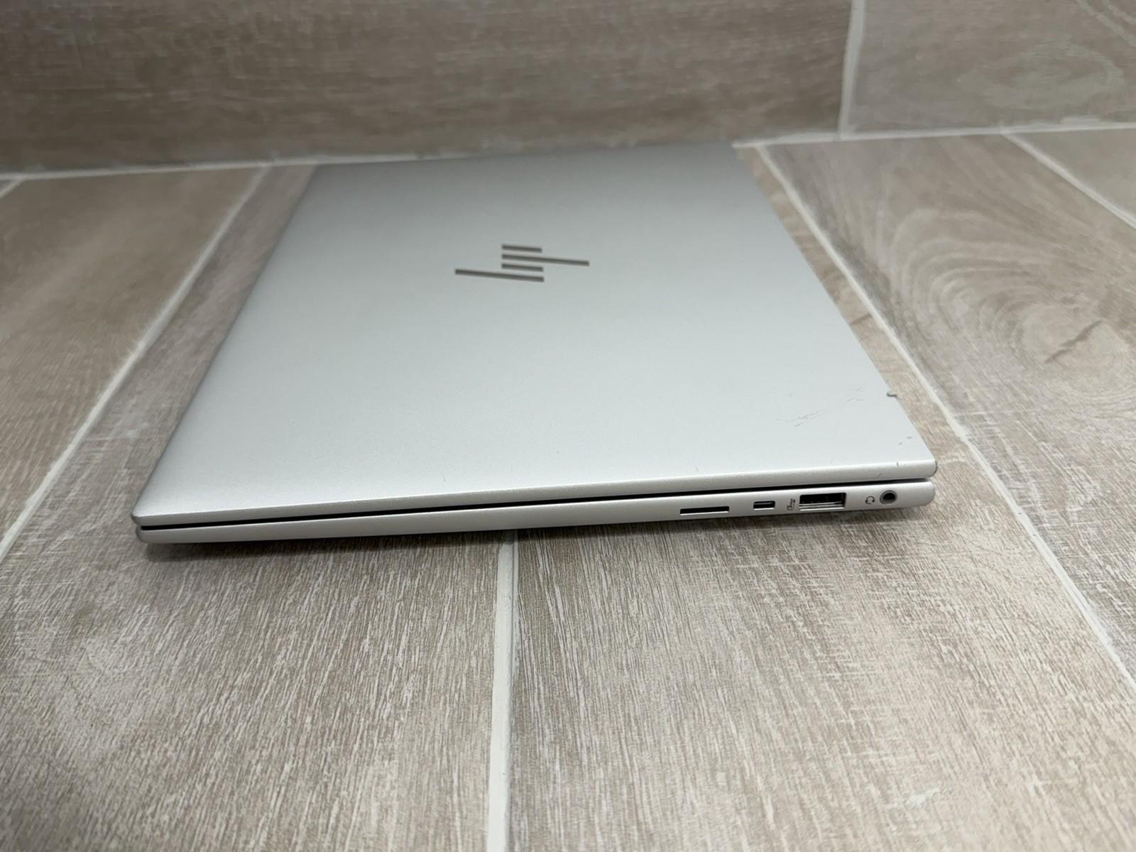 HP EliteBook 840 G11 14″ WUGA Core Ultra 7 165H 8GB RAM 256GB NVMe Win-11