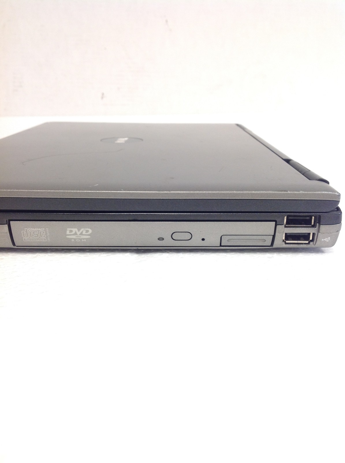 Dell Latitude D620 Core Duo 1.66GHz 14.1″ Laptop w/ 512MB RAM,DVDROM, READ