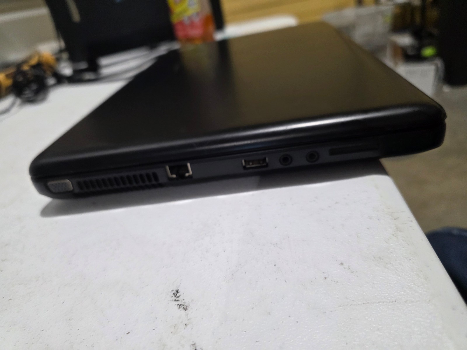 HP 2000 156 Laptop AMD E350 3GB RAM 320GB HDD Windows 7 DVDRW 817 G2U