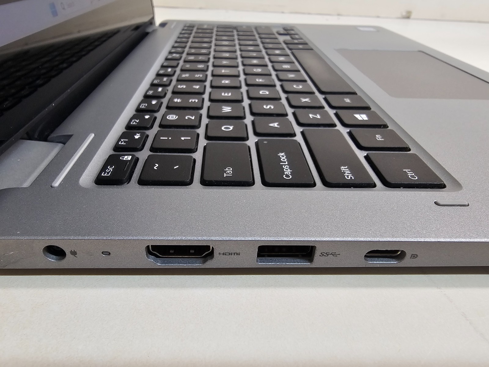 Dell Latitude 3310 2 in 1 Laptop – 1.6 GHz i5 8GB 256GB 13.3″ Touchscreen – SP3
