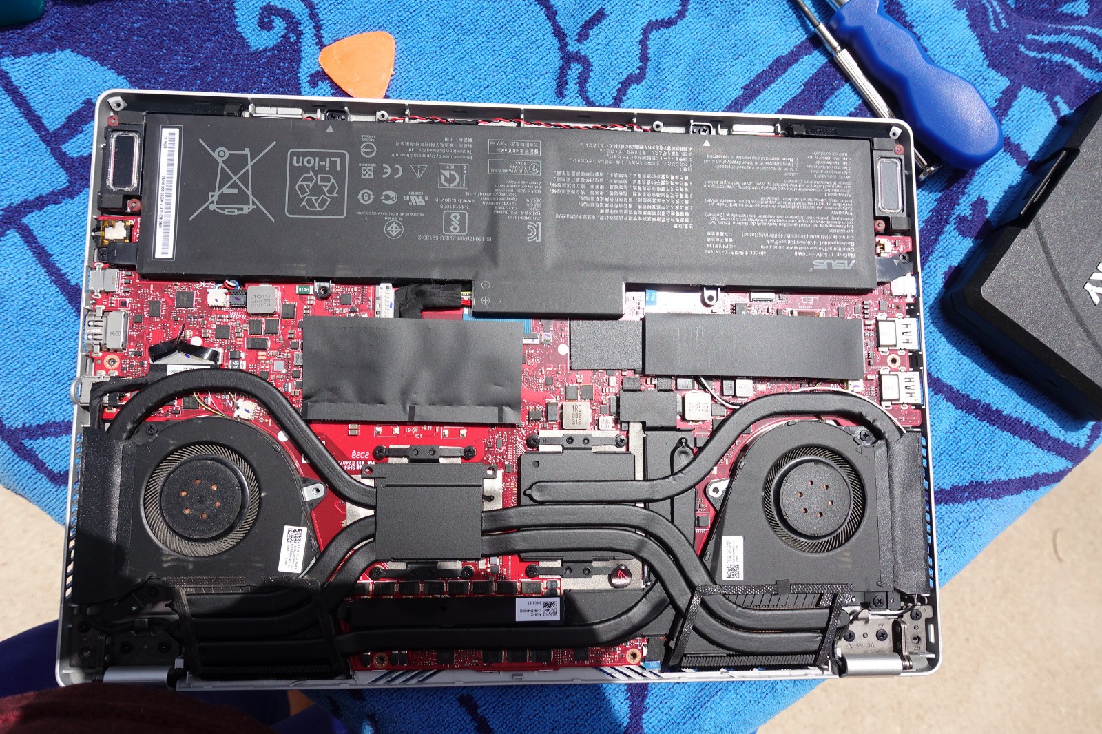 Asus Rog Zephyrus G14, AMD Ryzen 9 4900HS, 16gb RAM, 1TB NVME, Nvidia RTX 2060
