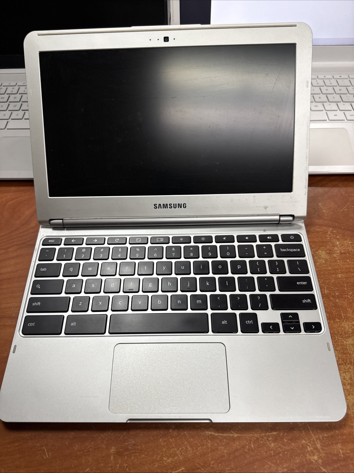 LOT OF 3 Chromebooks 2HP 1SAMSUNG XE303C12 FOR PARTS ONLY- AS-IS FOR PARTS