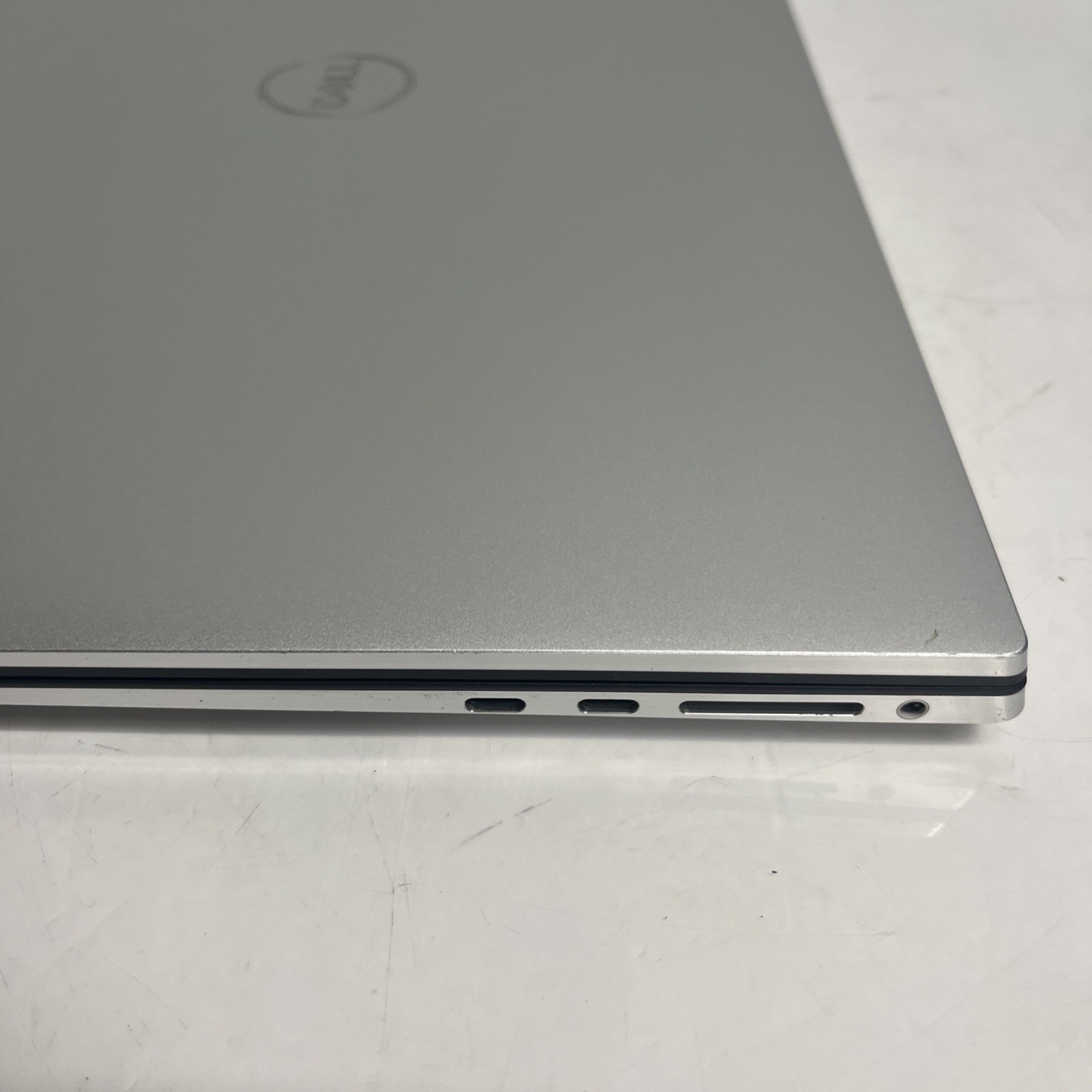 Dell XPS 17 9700 FHD+ i9-10885H 2.40GHz 32GB 512GB SSD