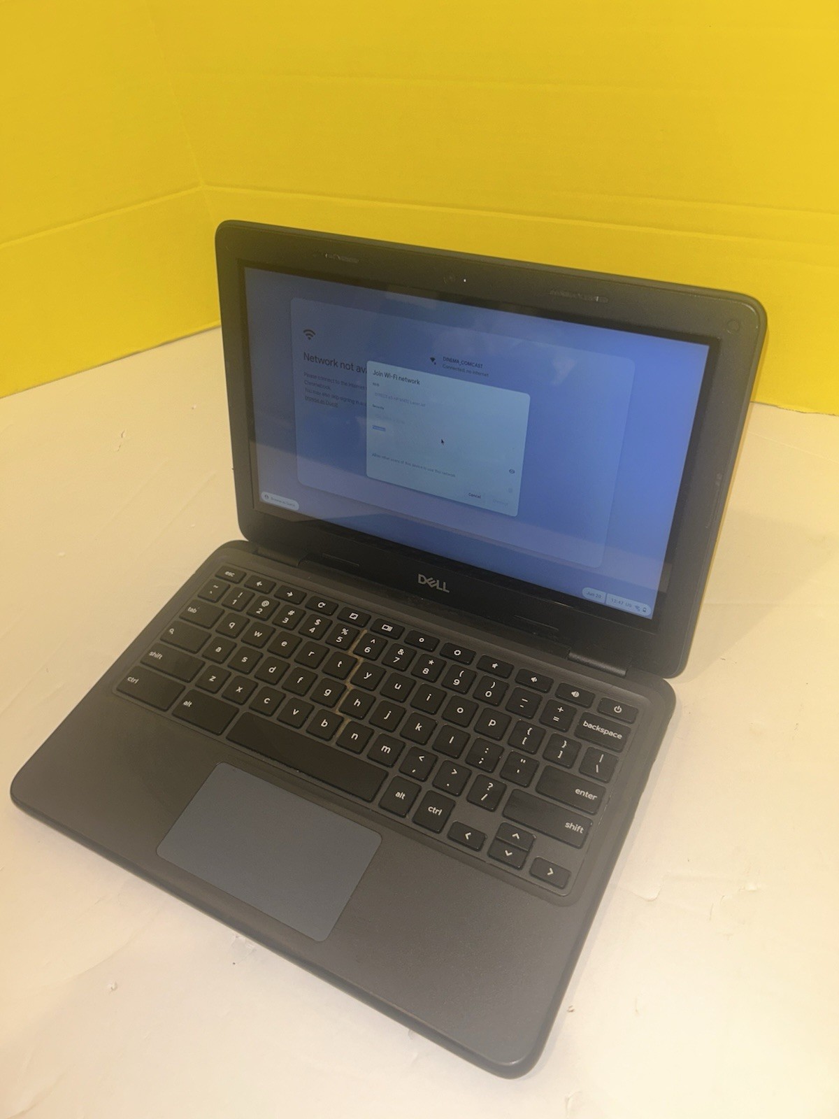 Dell Chromebook ,Celeron, 4GB RAM, 32GB, ChromeOS) touch Beezel detail