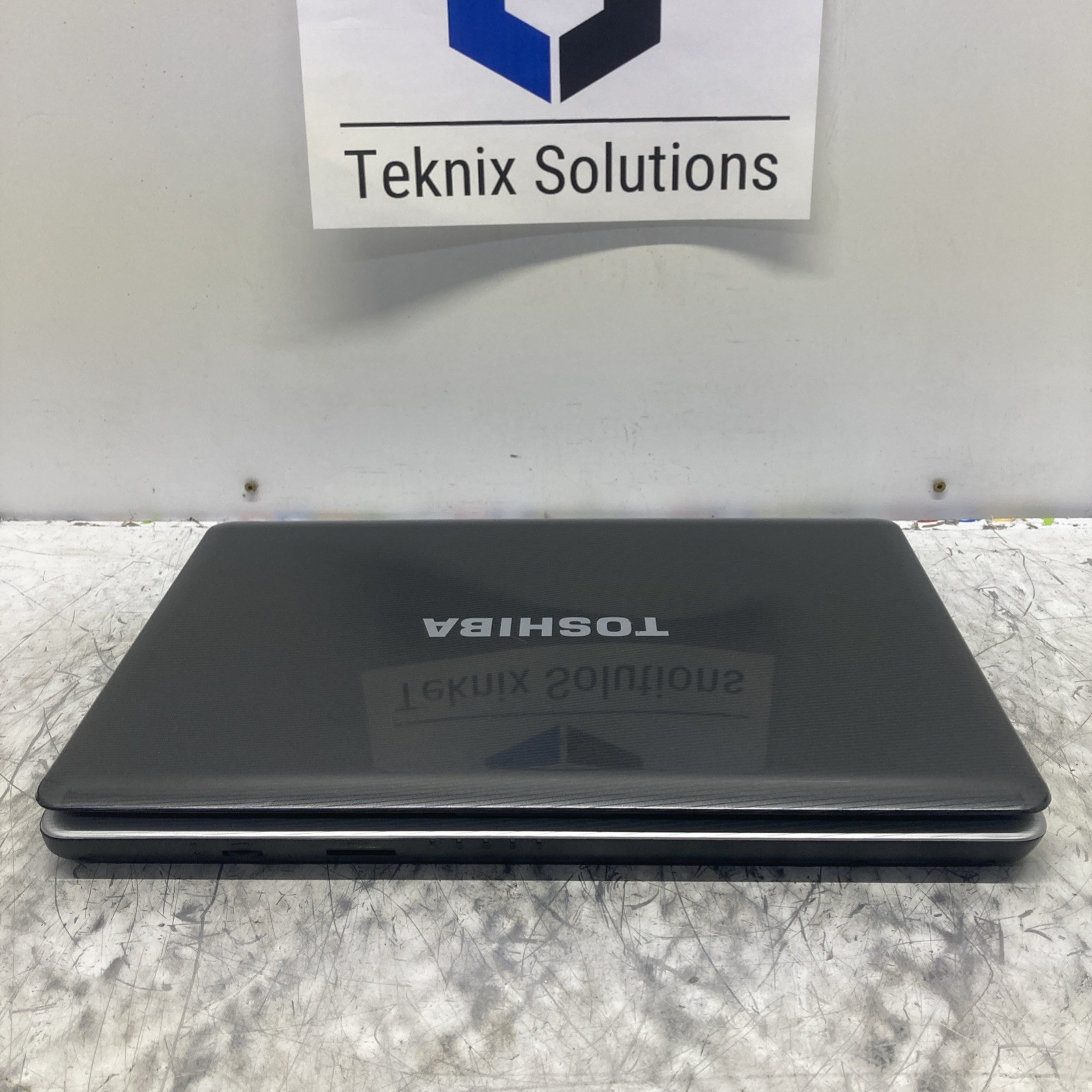 Toshiba Satellite L505 Pentium Dual-Core T4400 2.20GHz 3GB no HDD Boot to BIOS