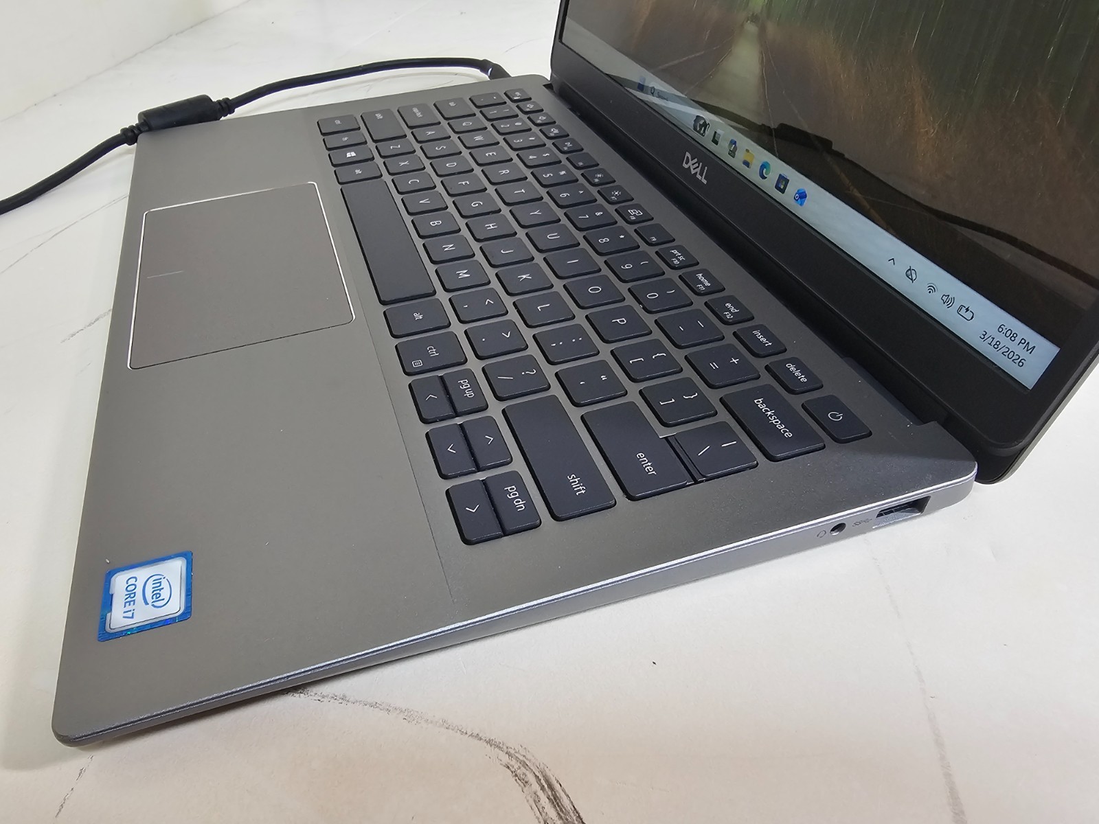 Dell Latitude 3301 Laptop – 1.8 GHz i7-8565U 8GB 256GB SSD Wi-Fi Webcam 13.3″ 3