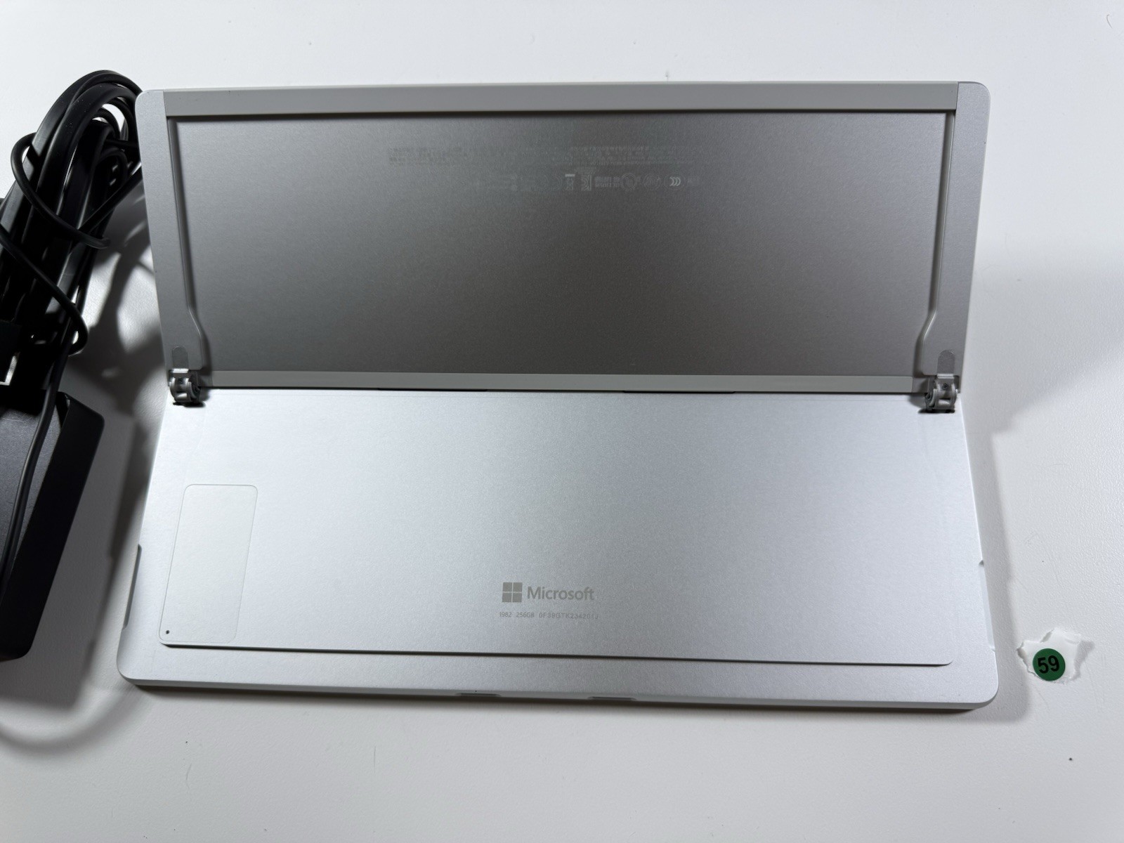 Microsoft Surface Pro 8 (1982) i5-1145G7 – 16GB RAM – 256GB 120Hz – Win 11 Pro
