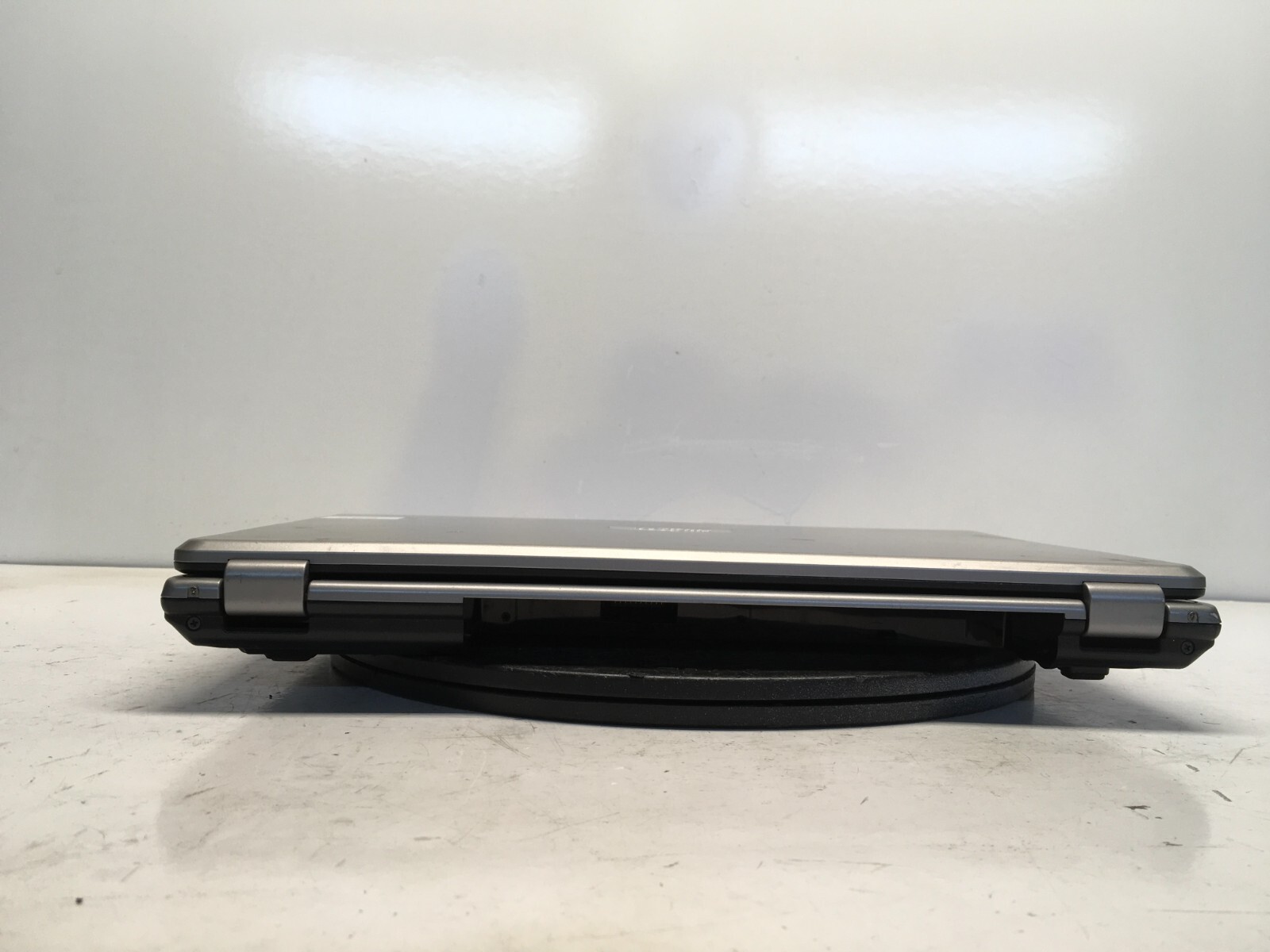 Nobilis L55110 Intel Pentium Dual 1.3GHz 1 GB NO HDD No Batt