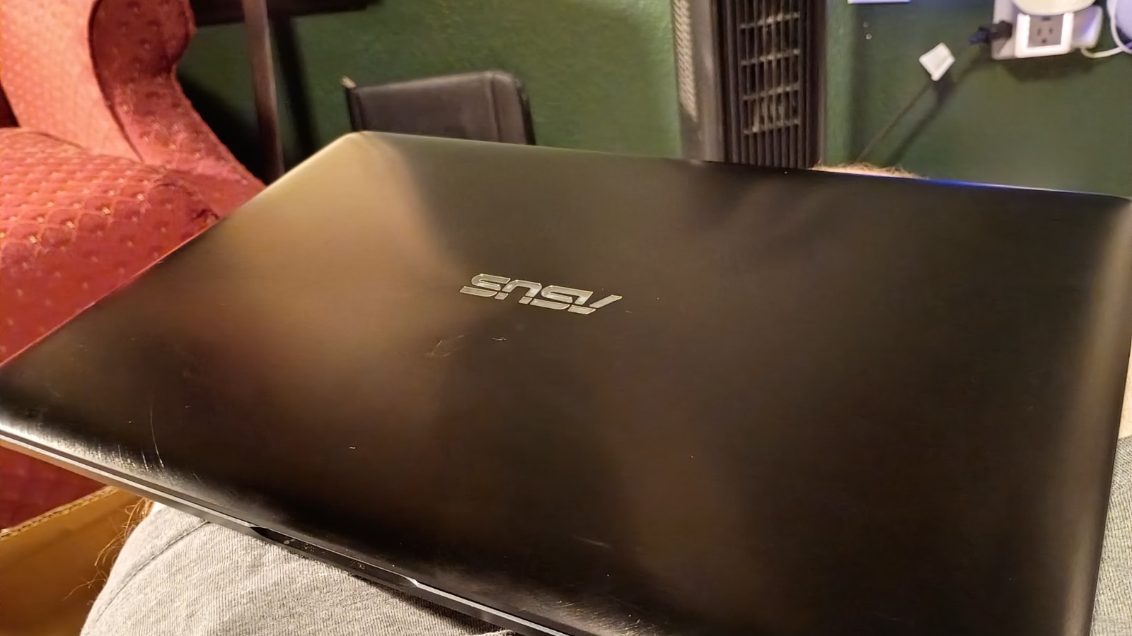 ASUS UX550VE 15.6in i7-7700HQ 16GB 512GB SSD GTX 1050 Ti Win11