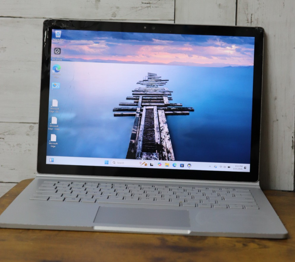 Microsoft Surface Book i5-6300U @ 2.4GHz 128GB SSD 8GB RAM Nvidia GPU 1GB Win 11