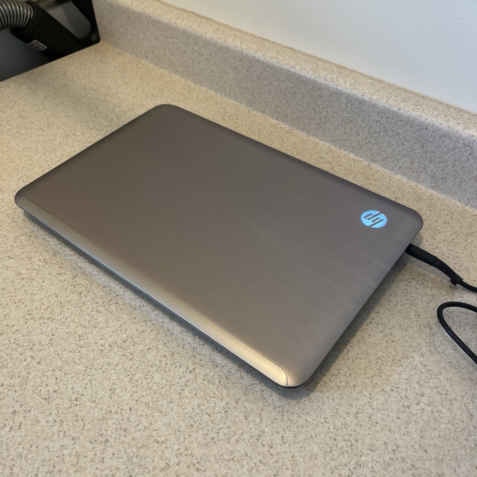 Hewlett-Packard (HP) Pavilion DV6 laptop
