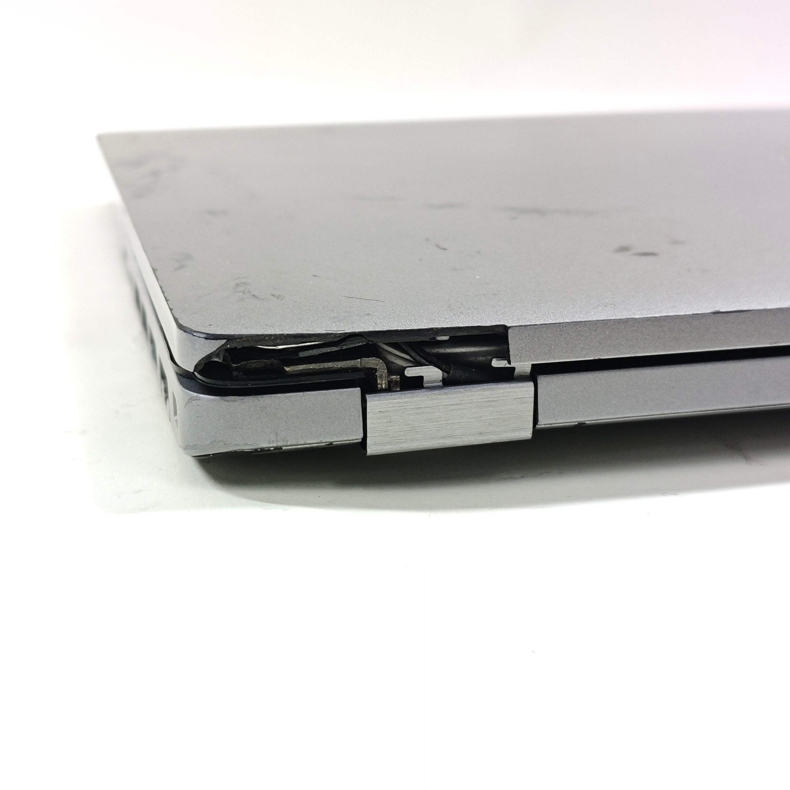 Broken Dell Latitude 5510 15.6″ i5-10310U 1.7GHz No RAM No SSD