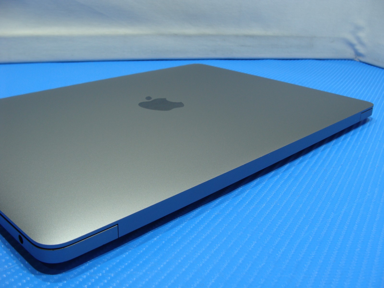 Apple MacBook Air A2337 13.3″ M1 2020 8CPU/7GPU 8GB 256GB OS Sequoia space gray