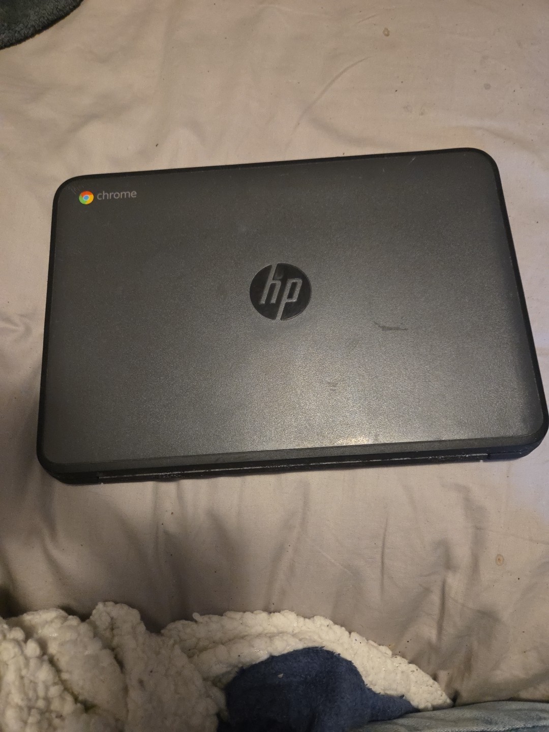 HP CHROMEBOOK 11 G5 EE..PARTS OR REPAIR. BUSTED SCREEN..NO CHARGER..UNTESTED