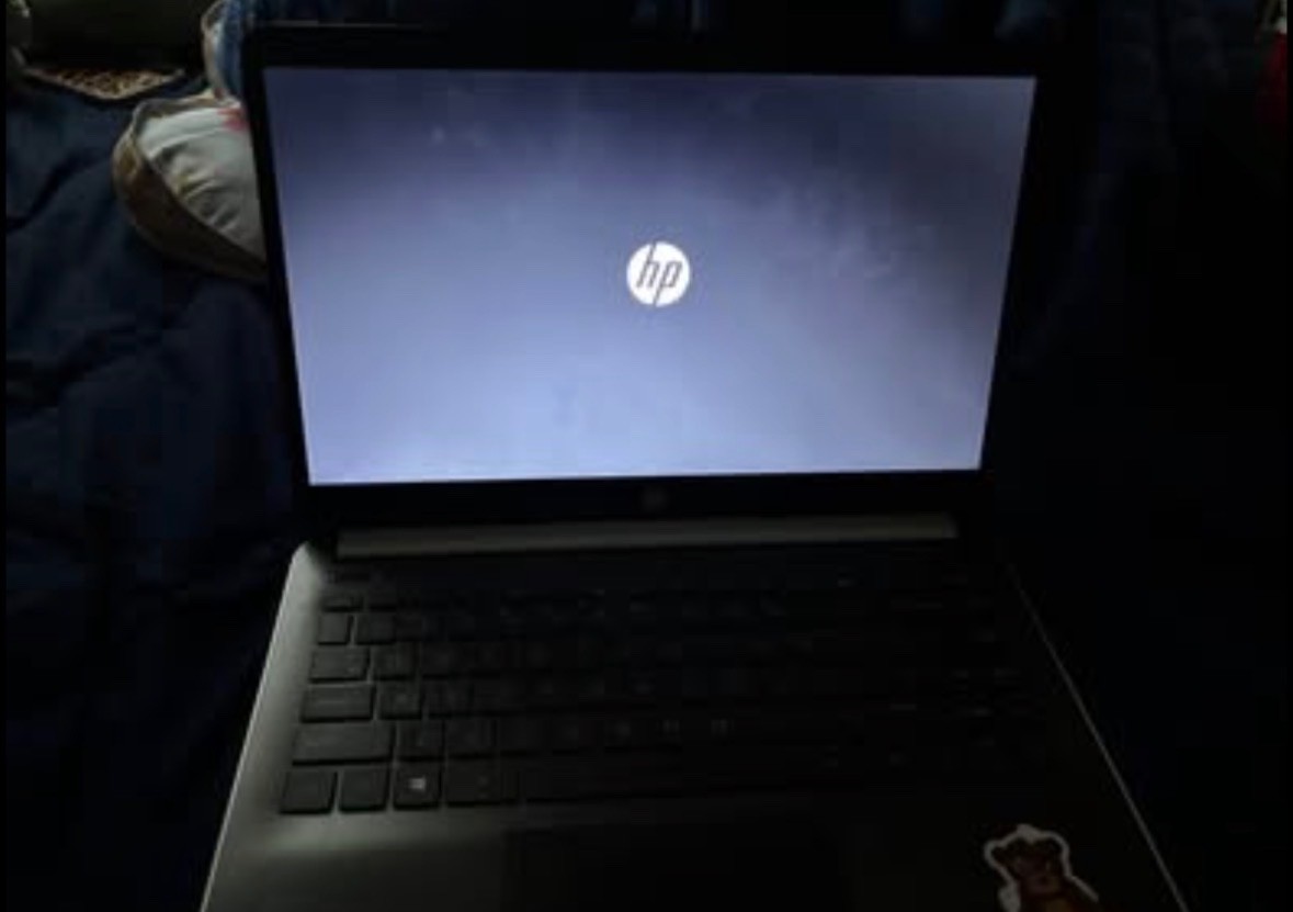 USED HP Laptop 14 – Windows 10/11 – Works Perfectly – Charger Included