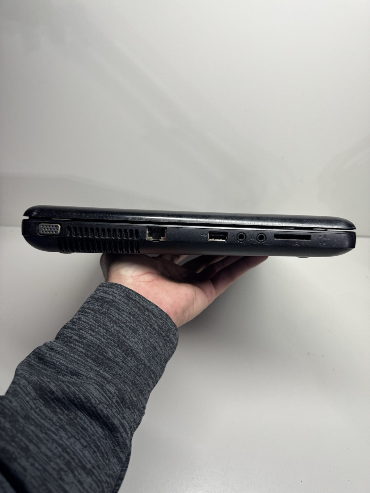 HP 2000 Notebook PC Laptop UNTESTED
