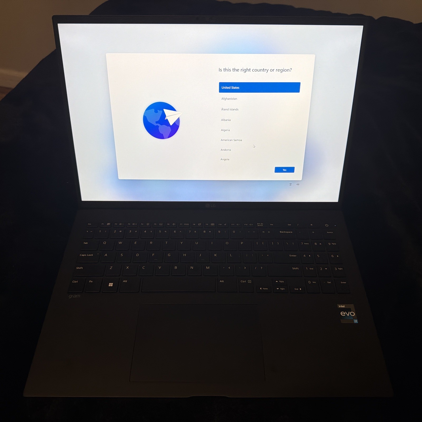 LG Gram 16Z90Q 16”WQXGA Intel Core i7-1260P 2.1GHz 16GB, 256GB SSD & Charger