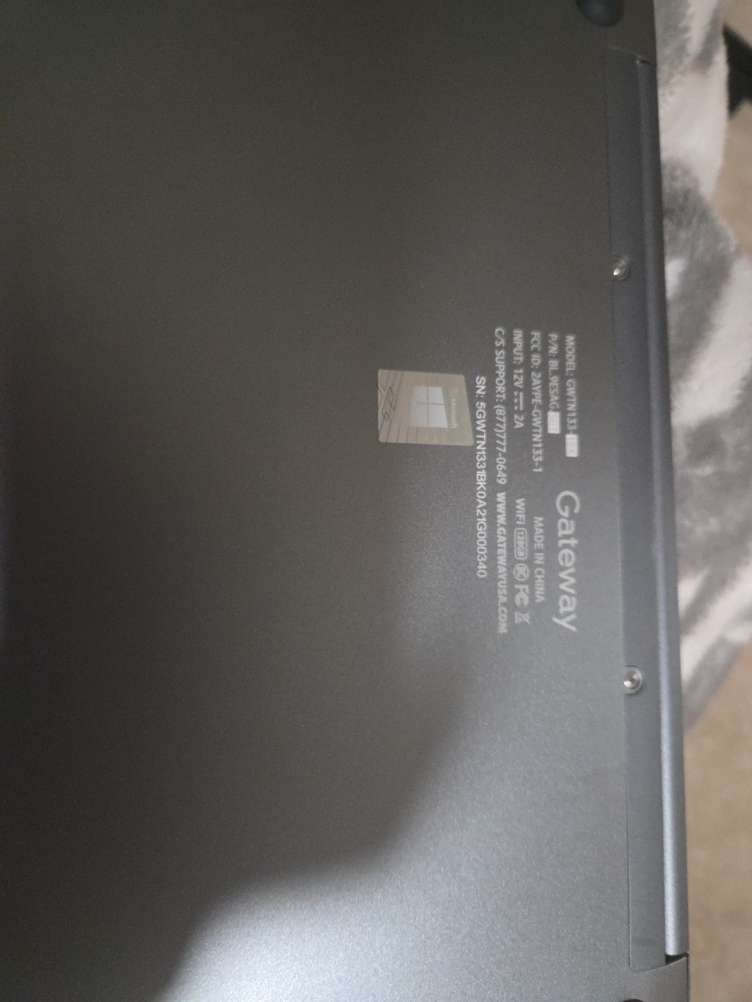 Gateway GWTN133-1BK 13.3″ Ultra Slim Notebook – Snapdragon 850, LTE, 4GB RAM
