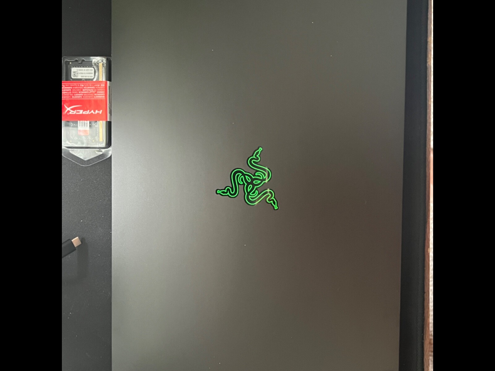 Razer Blade 15 Advanced Model Early 2021 15.6”(32GB hyperx ram+v2 chroma stand)