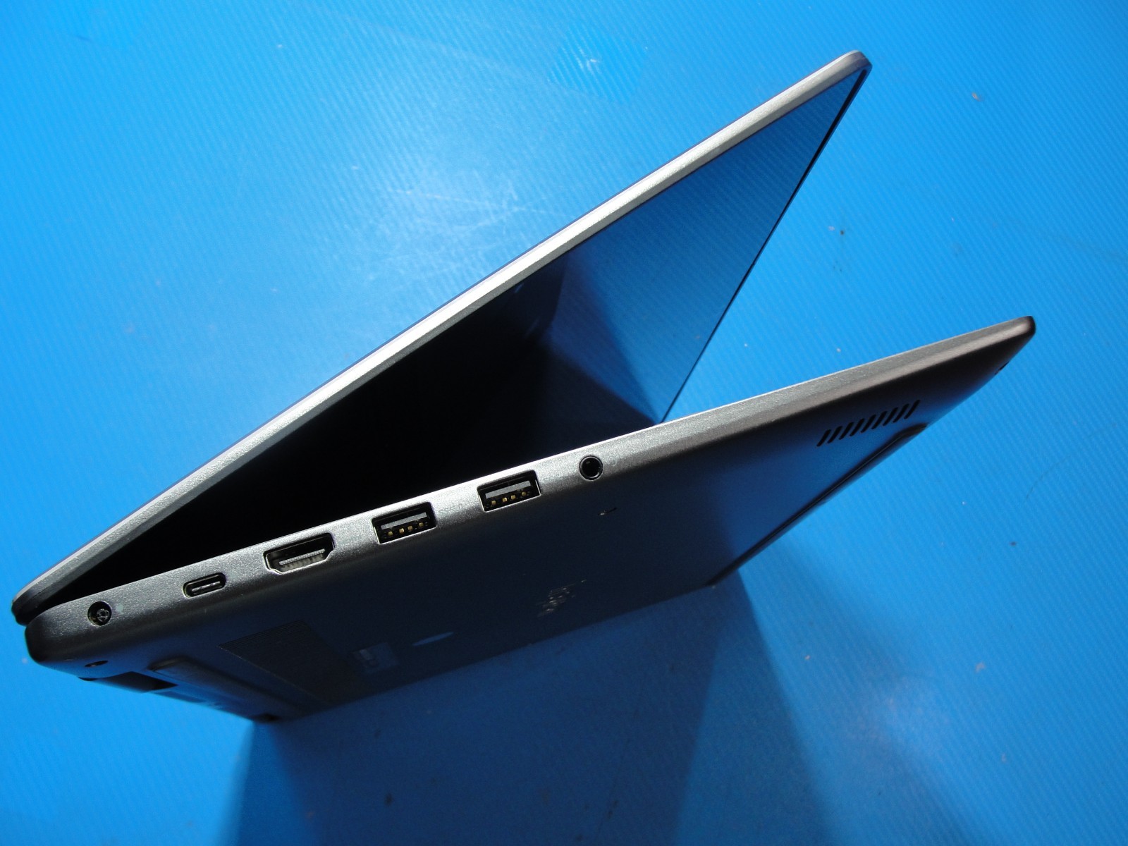 Dell Inspiron 7573 15.6″ i7-8550U 1.8GHz 12GB 2TB HDD FHD Touch Win11 Home