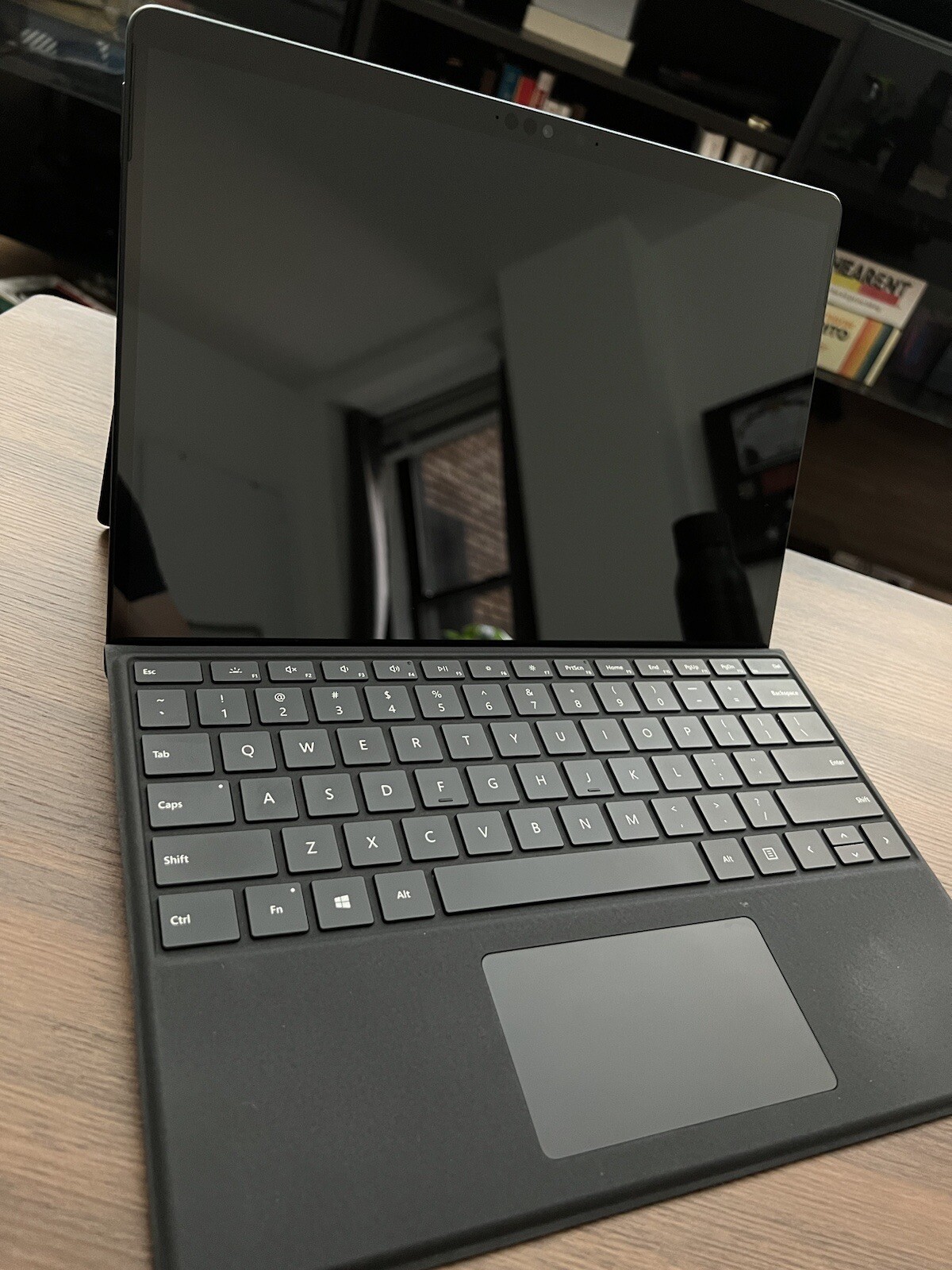 Microsoft Surface Pro X 13″ (256GB SSD, Microsoft SQ1, 3.00 GHz, 16 GB)…