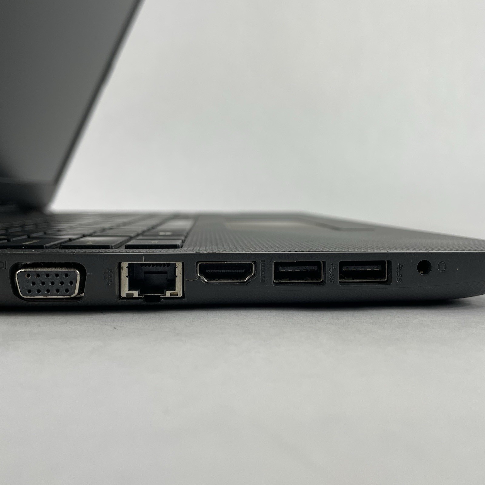 HP 250 G6 15.6″ i5-7200U 2.50 GHz 8 GB RAM No SSD No OS – Bad Keys READ