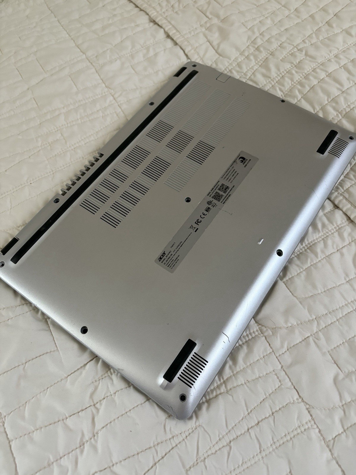 Acer Aspire 5 15.6″ (512 GB SSD, 16GB Ram AMD Ryzen 3200U, 2.6GHz) Laptop