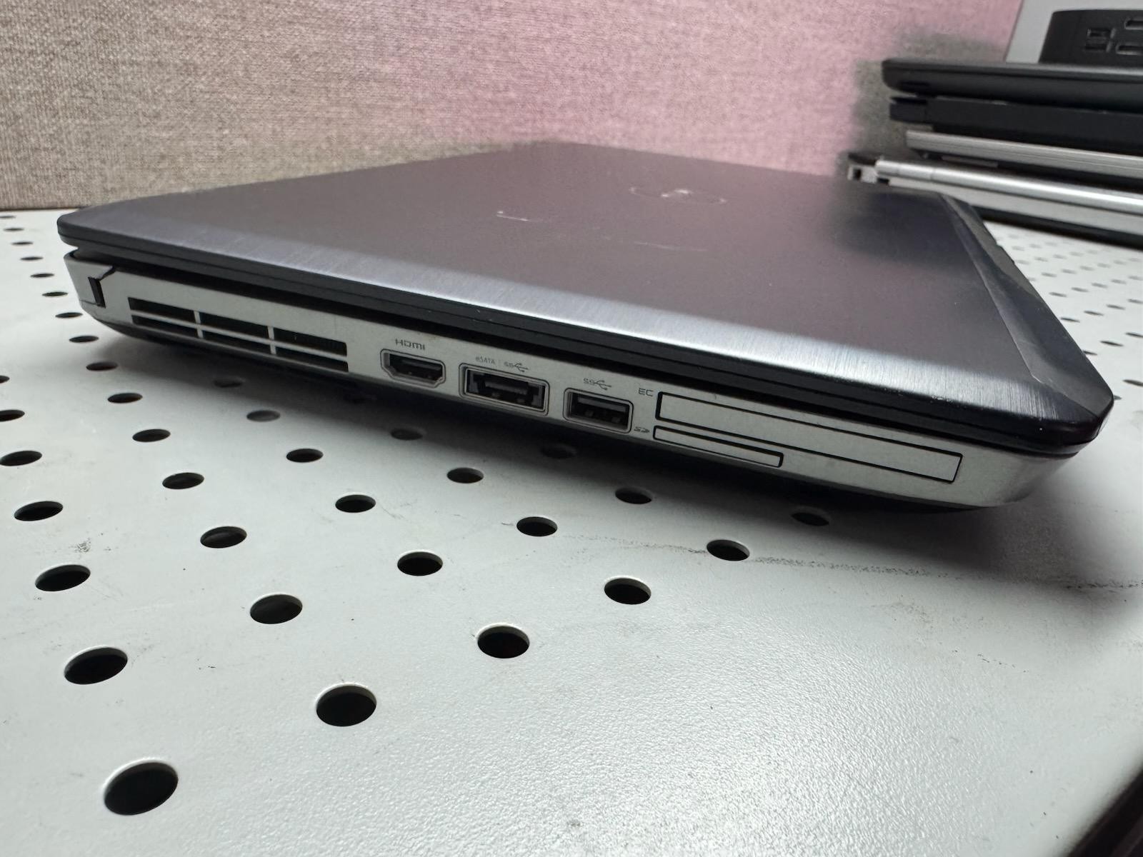 Dell Latitude E5530 Intel Core i5-3230M @ 2.60GHz 8GB RAM 250GB HHD 15.6″ LAPTOP